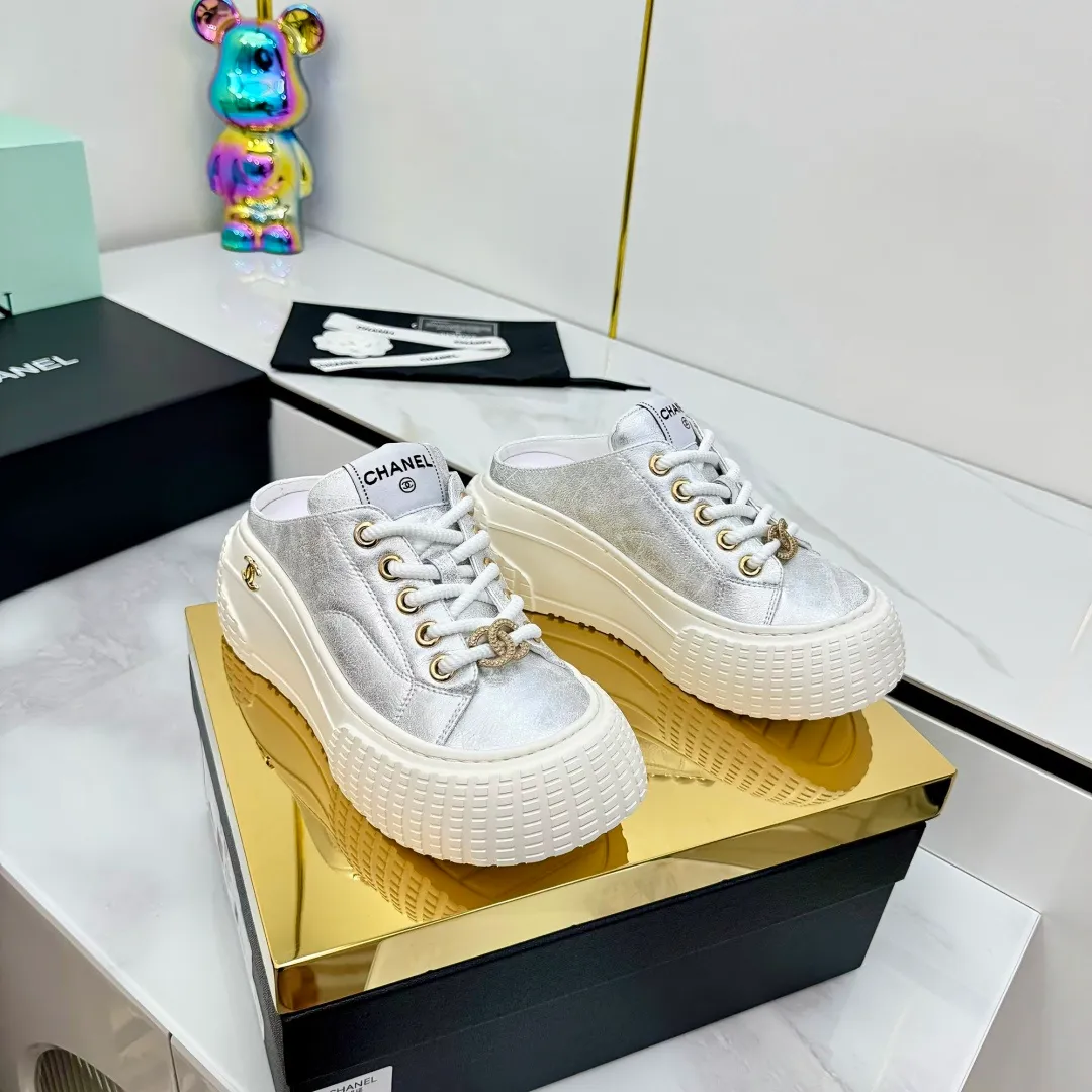 👟👟Ex-factory price 620👟👟 Chanel bread shoes ~ original calfskin panda shoes Chanel 25C latest hot style panda black and white sports shoes casual sneakers Xiaoxiang hot item classic black and white panda color coco girls must pay Fabric: original custom mixed sheepskin lining: original imported breathable mesh lining outsole: Original molded rubber + TPU combination Size: Women's 35-41 👉 👉 👉